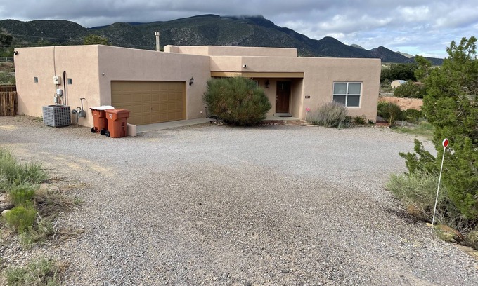Placitas House | Charming Bungalow in Historic Placitas with Spa & Breakfast
