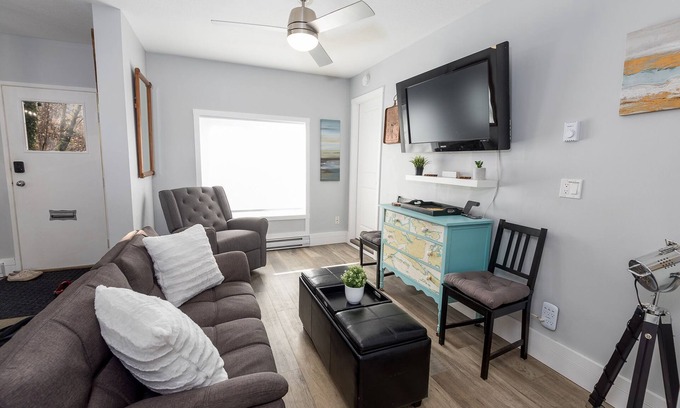 Port Alberni House | Inviting Bungalow with Kitchen in Port Alberni - Rated 10/10
