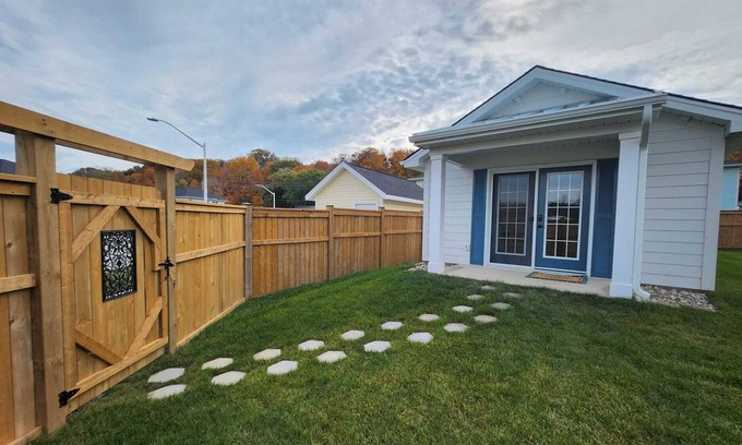 Port Stanley House | Cozy bungalow minutes from the beach and the beautiful downtown of Port Stanley!