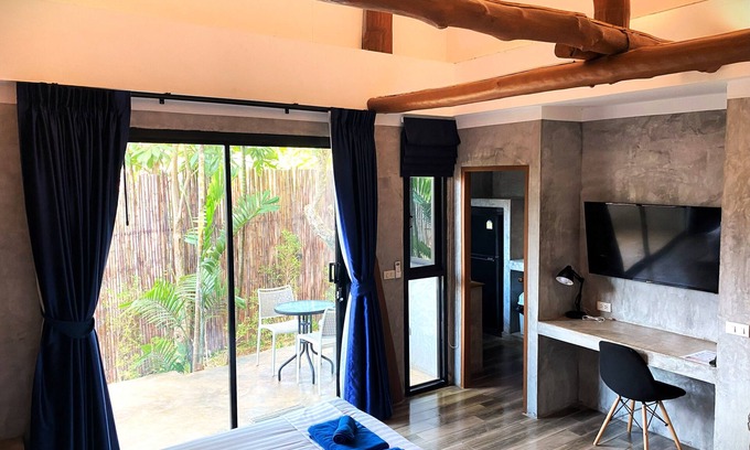Ko Lanta House | Cozy Bungalow with Garden - Kitchen - AC - WiFi - 5 min Walking to the Beach