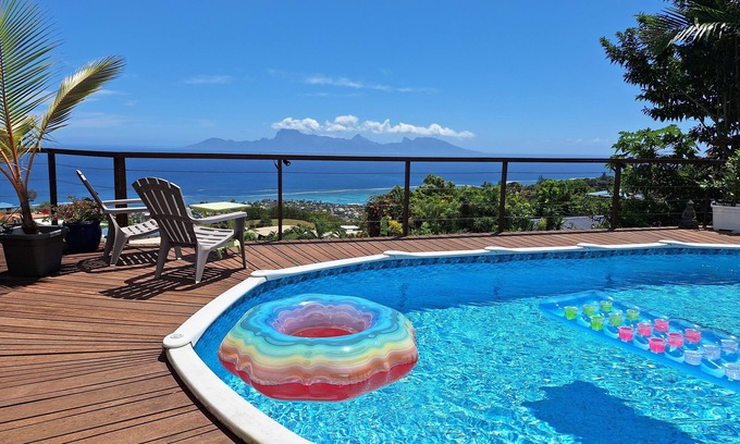 Punaauia House | Dreamy Oceanfront Bungalow in Punaauia with Pool