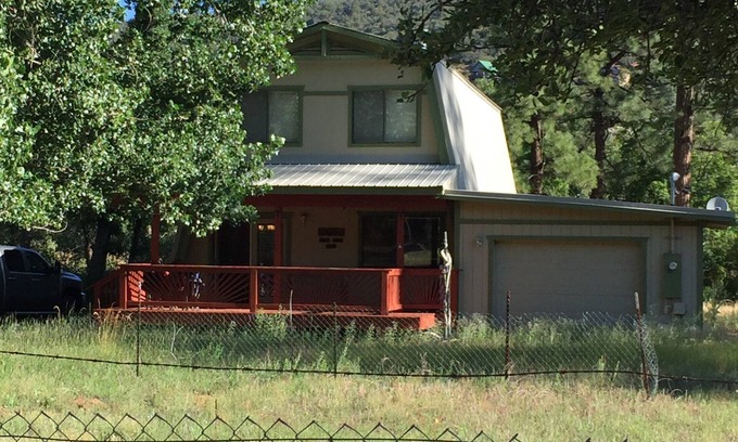Strawberry Cabin | Inviting Cabin Retreat by Strawberry Creek - Guest Rated 10/10