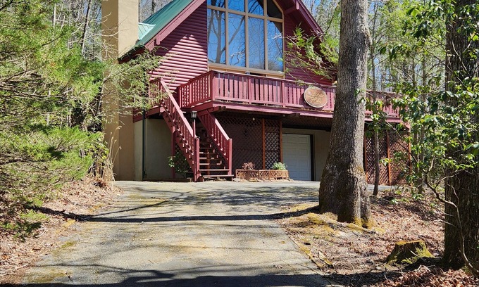 Burnsville Cabin | Inviting Log Cabin Retreat at Mt. Mitchell Golf Course