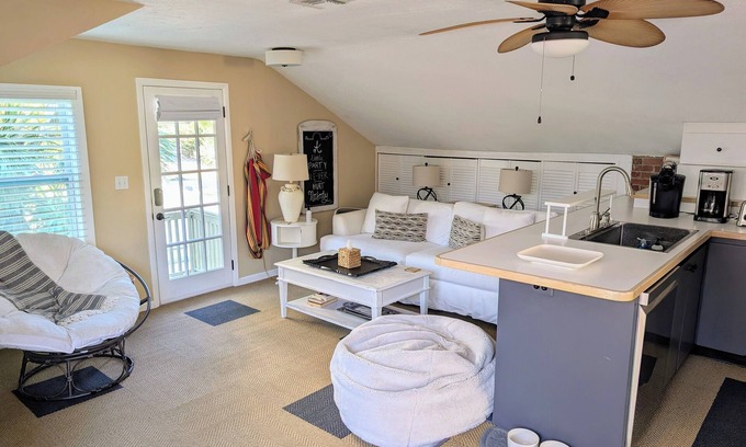 Sarasota House | Cozy Cabana: Top-Rated Beachfront Escape with Ocean Views
