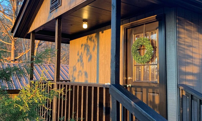 Farmers Cabin | Inviting Cabin 1 at Cave Run Cabins near MSU & Lake Views