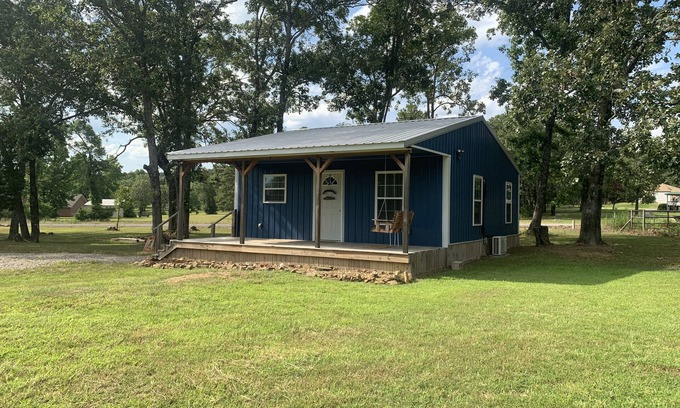 Wilburn Cabin | Picturesque Cabin Near Little Red River with Hot Tub & Views