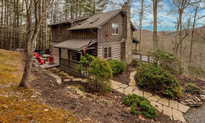 Vilas Cabin | Inviting Cabin Retreat Near Valle Crucis with Firepit & Views