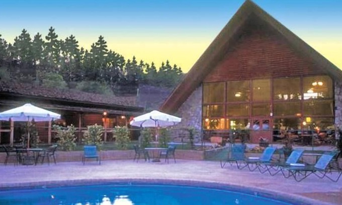 Kohls Ranch Resort | Inviting Cabin at Mogollon Rim with Pool & Fireplace