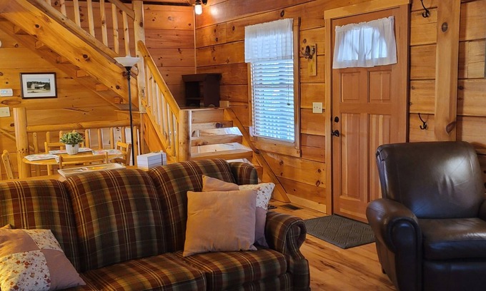 Reserve at Fairystone Cabin | Pet-Friendly Cabin with Lake View near Fairystone Park