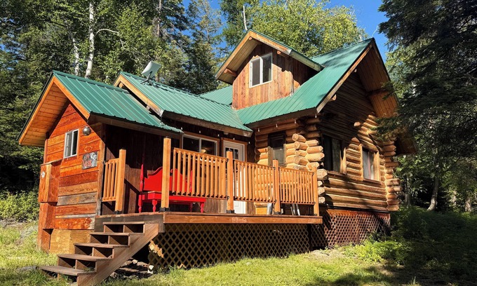 Bigfork Cabin | Tranquil Cabin Retreat Near Forest Trails - Guest Rated 9/10