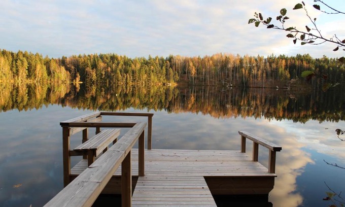 Raseborg Ski Chalet | Comfortable Cabin Retreat by the Lake – Pet Friendly Getaway