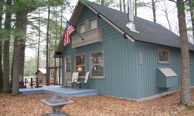 Lewiston Cottage | Idyllic Cabin by the Lake with Breakfast & Family Amenities