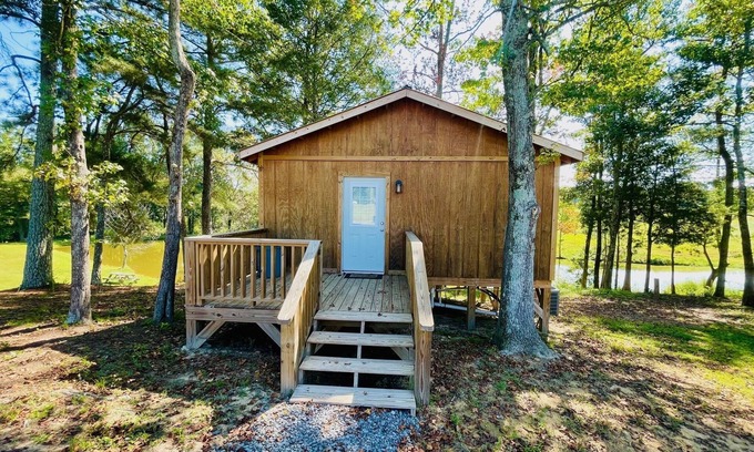 Horton Cabin | Charming Cabin by Turtle Creek with Pond View & Pet Friendly
