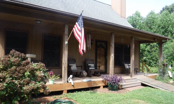 Seneca Cabin | Cozy Cabin Near Clemson with Breakfast & Child-Friendly Amenities