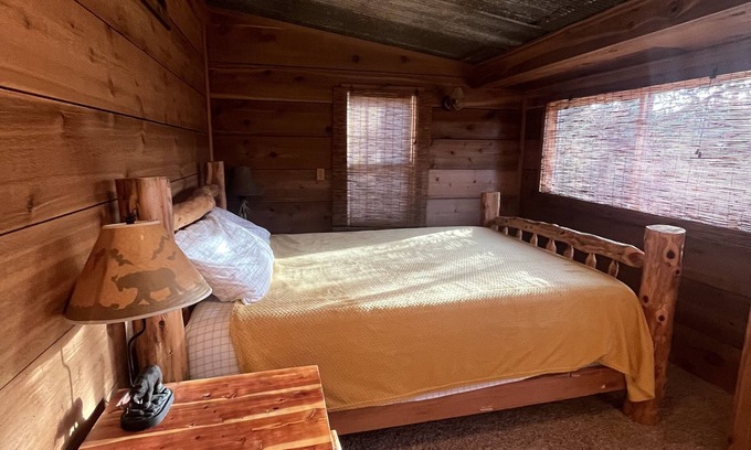 Golden Cabin | Inviting Cabin Steps from the Lake - Guest Rated 9.8