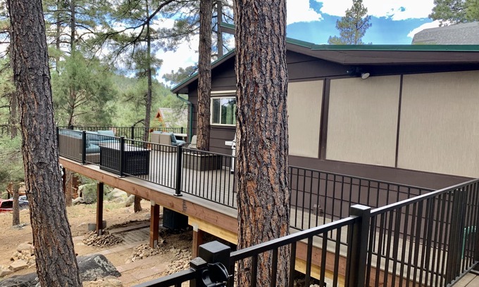 Highland Pines Cabin | Inviting Cabin Retreat - Hikers' Haven with Hot Tub & Deck!