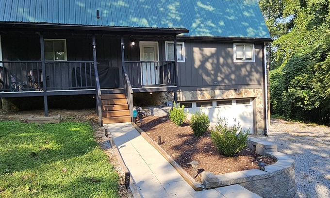 Dayton House | Inviting Cabin Near Chickamauga Lake with Pool Table