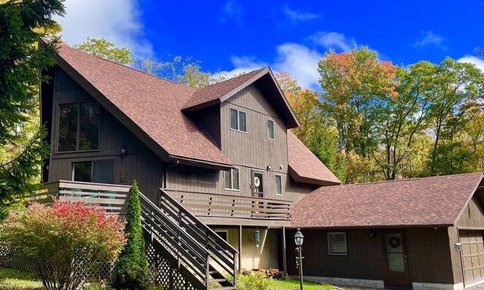 Alpine Lake Cabin | Charming Cabin at Alpine Lake Resort: 10/10 Guest Rated Escape