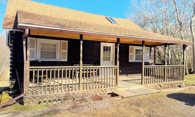 Cochecton Cabin | Cozy cabin in charming Kenoza Lake with WiFi, AC, pond,fire pit, lotof amenities