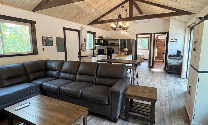 Athol Cabin | Cozy cabin in charming forested area