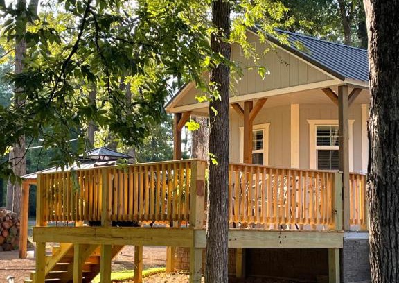 Avinger House | Inviting Crestwood Cabin: Family-Friendly & Highly Rated