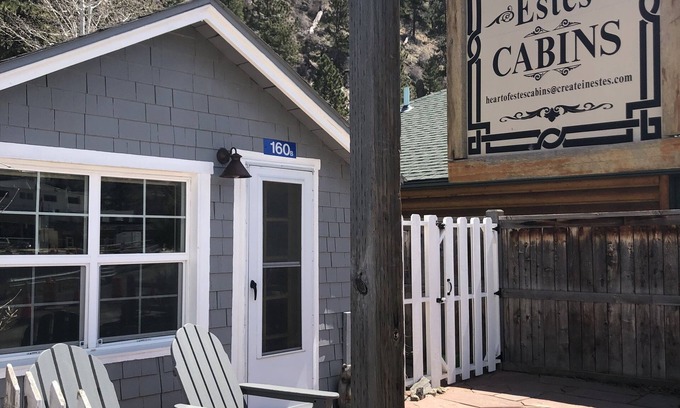 Estes Park Cabin | Charming Cabin with Lake View & Spa in Downtown Estes Park