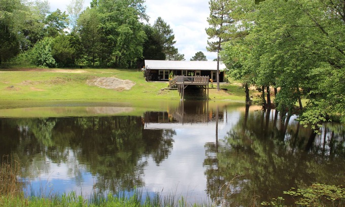 Hamilton Cabin | Relaxing Cabin Retreat in Hamilton with Private Pond Access