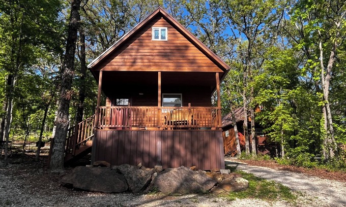 Winslow House | Charming Cabin Retreat in Woodland Village with Exclusive Amenities