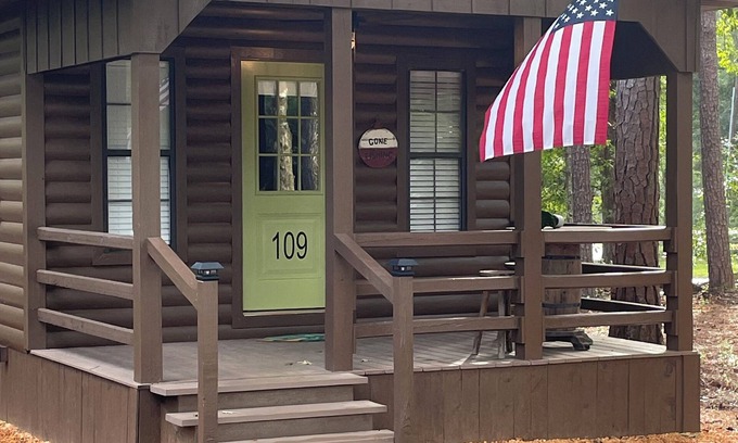 Brewton Cabin | Cozy cabin in pleasant Brewton with AC, WiFi, and fire pit.