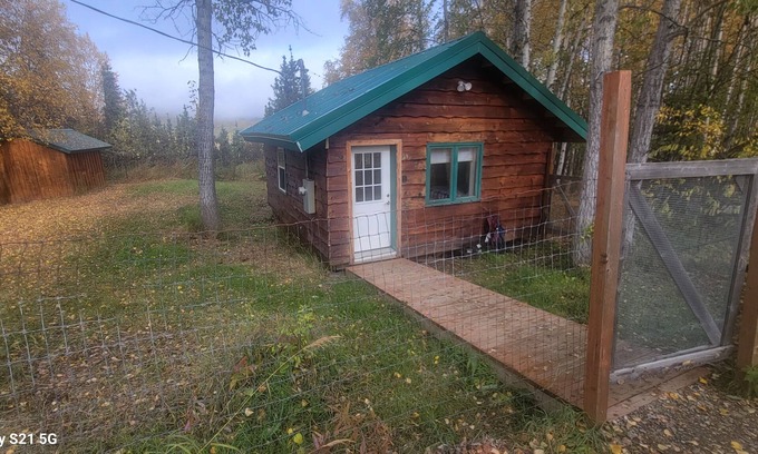 Ester Cabin | Cozy cabin in serene Fairbanks with WiFi access.