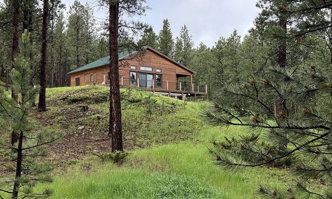 Newcastle Cabin | Inviting Cabin in the Scenic Black Hills with Pool Access