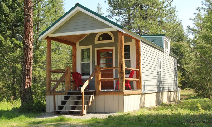 Athol Cabin | Inviting Cabin Retreat in North Idaho's Big Woods