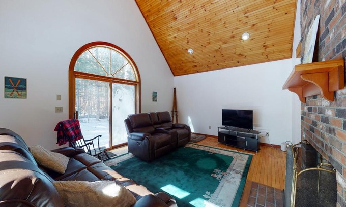 South Londonderry House | Charming Cabin Retreat in Nature - Pet and Child Friendly