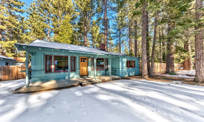 South Lake Tahoe Cabin | Charming Cabin Retreat with Hot Tub in South Lake Tahoe