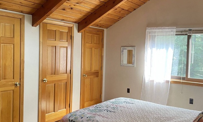 Eidelweiss Village House | Charming Cabin Retreat in White Mountains for Families