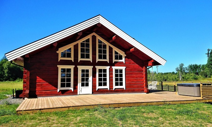 Perstorp Cabin | Beautiful Lakeside Cabin with Spa and Ocean Views