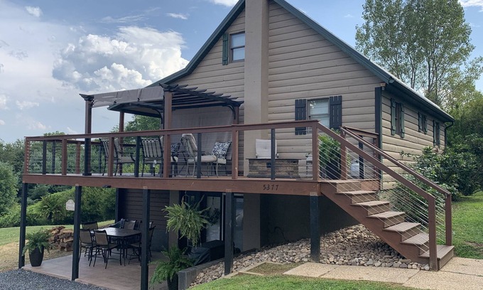 Huntingdon Cabin | Charming Cabin Retreat Near Raystown Lake & Bike Trails