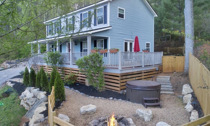Swannanoa Cabin | Idyllic Cabin with Mountain Views and Hot Tub in Asheville