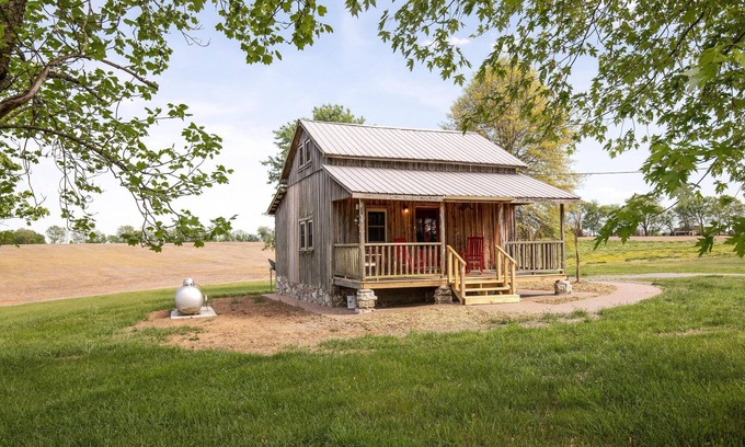 Gallatin Cabin | Idyllic Cabin Near Nashville with Pool & Spa Access