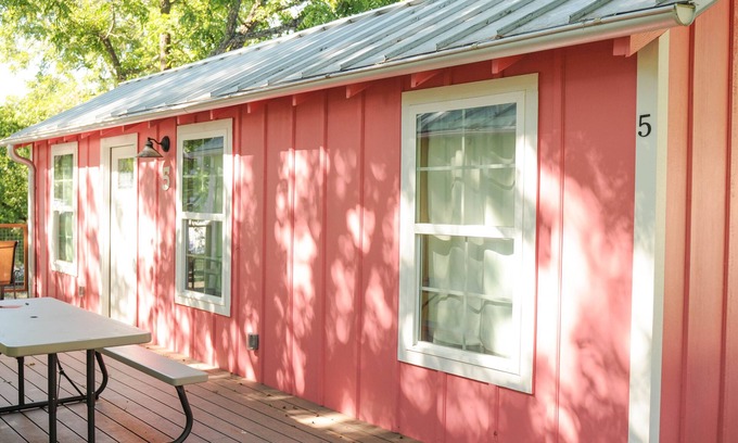 New Braunfels Cabin | Charming Cabin by the Comal River - Walk to Wurstfest