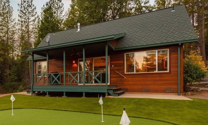 Groveland House | Inviting Cabin Retreat near Yosemite at Quail Crossing