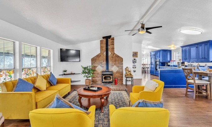 Pilot Hill Cabin | Relaxing Getaway Ranch with Hot Tub and King Bed