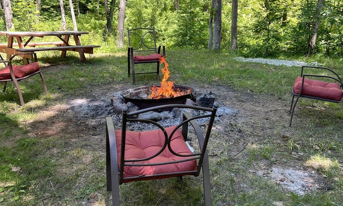 Reed City Cabin | Inviting Cabin Retreat on 30 Acres - Guest Rated 10/10