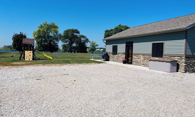 Palo Alto County Cabin | Family-Friendly Cabin with Lake View on 5 Island Lake