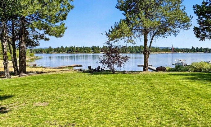 Donnelly Cabin | Unforgettable Cabin Retreat with Lake and Ocean Views