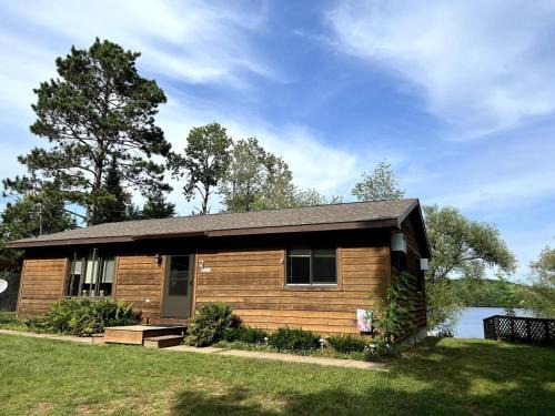 Three Lakes House | Inviting Cabin on Rangeline Lake - Pet and Child Friendly