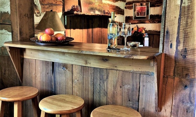 Lexington Cabin | Charming Cabin Getaway on Shenandoah Farm with Pool