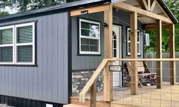Florence House | Inviting Cabin on Shoal Creek with Family-Friendly Kitchen