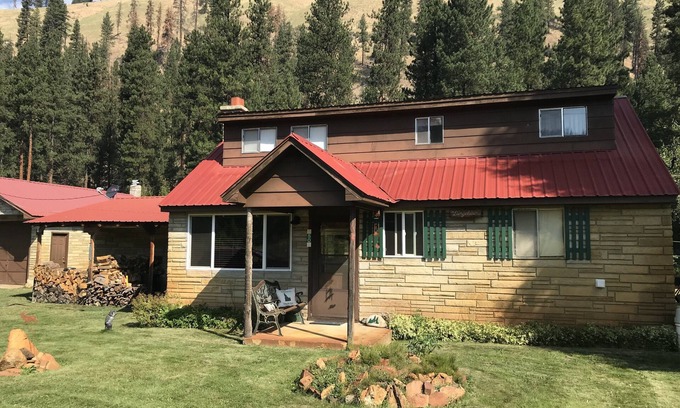 Lowman Cabin | Inviting Cabin by the South Fork of Payette River