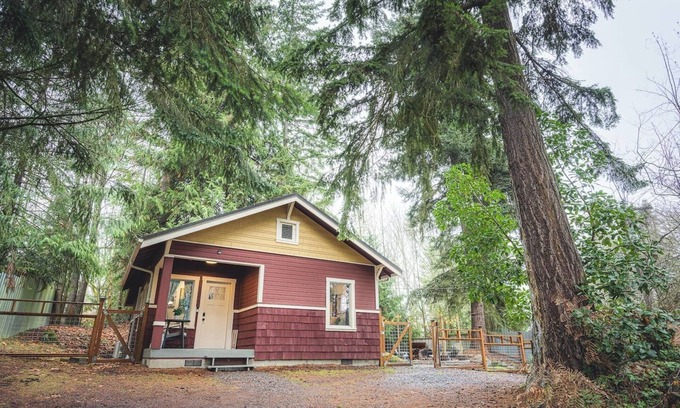 Port Angeles Cabin | Inviting Cabin Retreat on Olympic Peninsula with Hot Tub